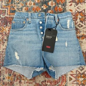 Levi Ribcage Shorts. Super high rise. Size 25.